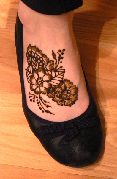 Simple Henna design for foot
