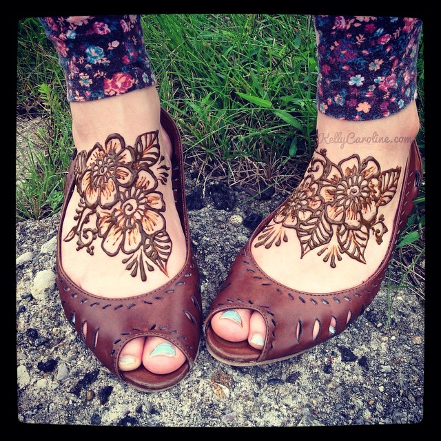 Think Spring! Springtime is just around the corner - almost time to put away the boots and trade them in for your cute wedges! Showoff your feet in style with some henna treatment  #henna #hennaartist #hennatattoo #mehndi #foottattoo #feet #ink #spring #wedges #cute #shoes #grass #sunshine #flower #flowers #tattoo #tattoos #kellycaroline #michigan #hennas #leaves #pretty #ypsi #ypsilanti #annarbor #detroit