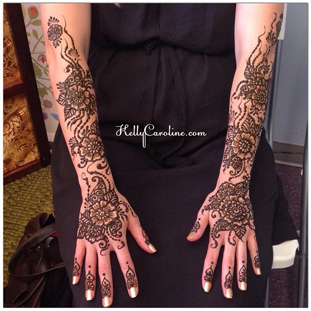 A beautiful bride having her mehndi done in the studio a few days before her wedding in Ann Arbor. I love getting to chat with excited brides-to-be before the big day  #henna #hennatattoos #michigan #ypsi #ypsilanti #annarbor #wedding #bride #india #hennaforbrides #kellycaroline #hennaartist #design #art #artists #floral #flowers #organic #mehndi #tattoos #tattoo #summer #ink #manicure