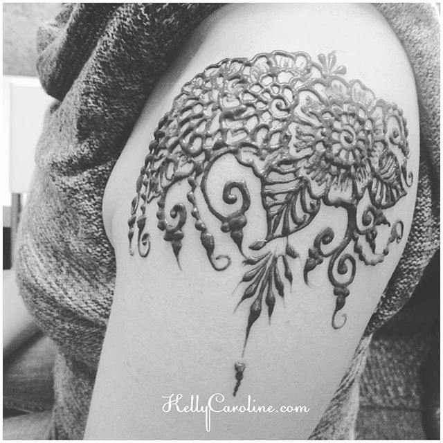 Floral henna tattoo today at the studio for a birthday party in Ypsilanti. #henna #michigan #tattoo #tattoos #kellycaroline #kellycarolinehenna #flowers #flower #armtattoo #ink #organic #mehndi #mehndidesign #hennas #ypsi #ypsilanti #yoga #yogi #annarbor #birthdayparty #detroit #art