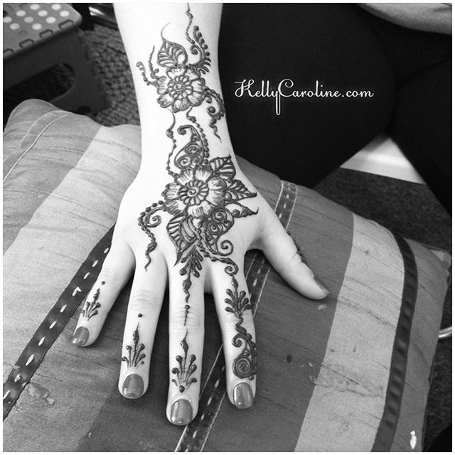 hand henna design for a couple in the studio today - private appointments available Monday-Saturday 2-5:30pm call 734-536-1705 or email kelly@kellycaroline.com #henna #hennas #hennaartist #kellycaroline #michigan #michiganartist #dearborn #dearbornheights #mehndi #mehndidesign #tattoo #tattoos #ink #organic #hennadesign #hennatattoo #hennatattoos #flower #flowers #yoga #yogi #mandala #art #artist #ypsi #ypsilanti #detroit