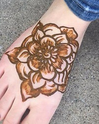 A sneak peek of the henna I did today at the amazing @shilessnerphoto studio in #brighton - talk about a magical girly place you want to play in all day! Here's a foot design for one of the models. . . private appointments available Monday-Saturday 2-5:30pm call 734-536-1705 or email kelly@kellycaroline.com #henna #hennas #hennaartist #kellycaroline #michigan #michiganartist #dearborn #dearbornheights #mehndi #mehndidesign #tattoo #tattoos #ink #organic #hennadesign #hennatattoo #hennatattoos #flower #flowers #yoga #yogi #mandala #ypsi #ypsilanti #detroit #birthdayparty