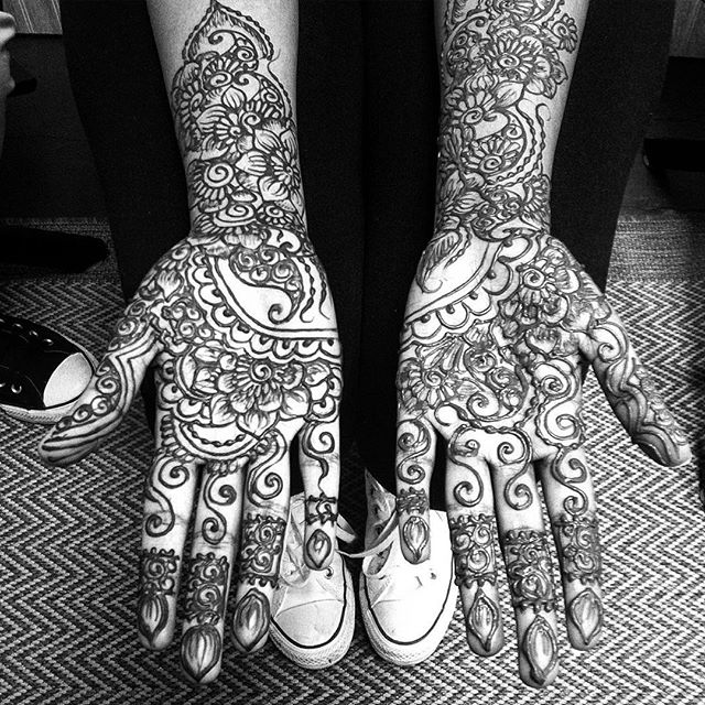 some wedding henna today in the studio love is in the air ! . . . . Time to treat yourself. Grab a friend and come into the studio this week . . private appointments available Monday-Saturday 2-6:30pm call 734-536-1705 or email kelly@kellycaroline.com #henna #hennas #hennaartist #kellycaroline #michigan #michiganartist #dearborn #dearbornheights #mehndi #mehndidesign #tattoo #tattoos #ink #organic #hennadesign #hennatattoo #hennatattoos #flower #flowers #yoga #yogi #mandala #ypsi #ypsilanti #detroit #birthdayparty #weddinghenna #mehndi #mehndidesign #indianhenna #weddingdesign