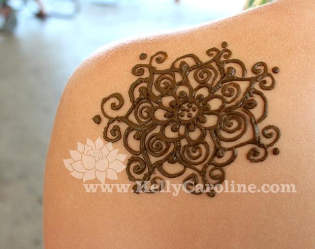 mandalla henna tattoo on shoulder