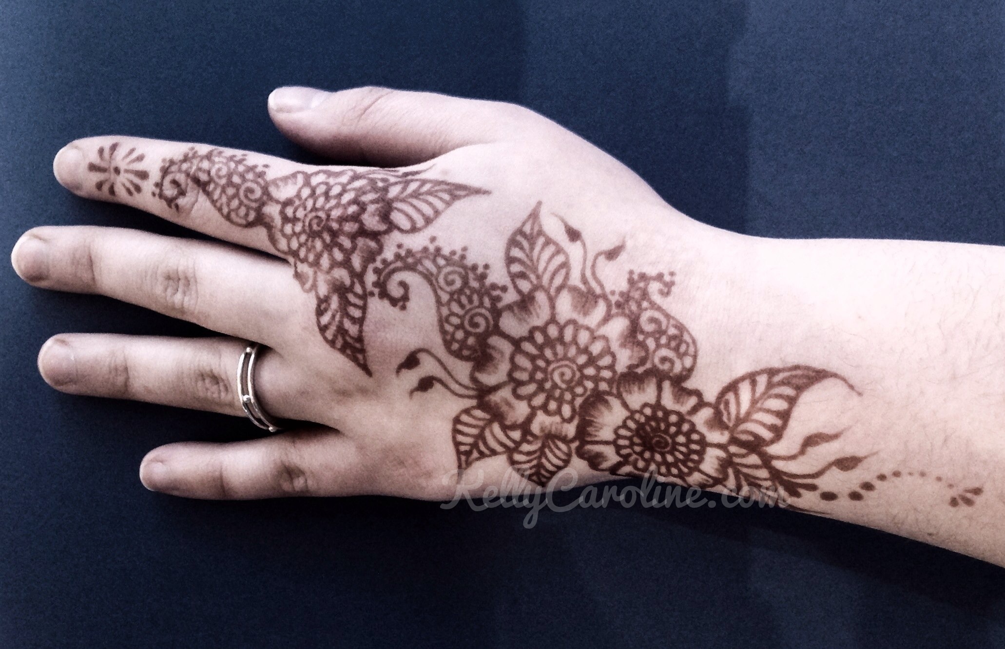 Henna Tattoo Simple / 30 Simple & Easy Henna Flower Designs of All Time ...