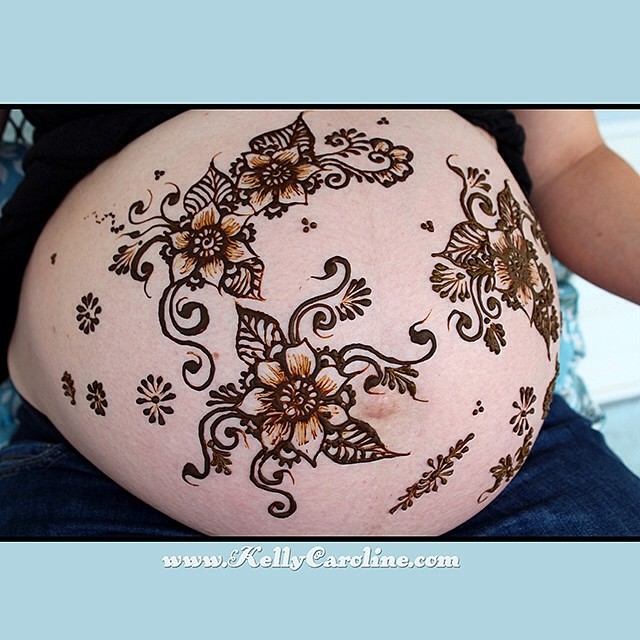 Simple henna floral design on a baby belly #henna #mehndi #kellycaroline #ypsilanti #baby #pregnancy #prenatalhenna #artist #tattoos #flowers #floral #michigan #babyshower