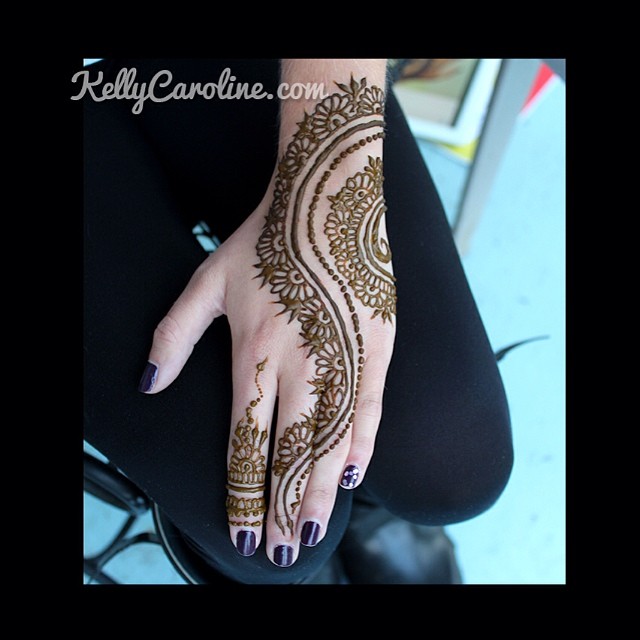 A client brought in a photo she liked of a henna design but didn't say who the original artist was. Here's my take on it. #henna #hennaartist #kellycaroline #michigan #ypsilanti #ypsi #art #artist #hennadesign #handhenna #tattoo #tattoos #tattoodesign #vines #inspired