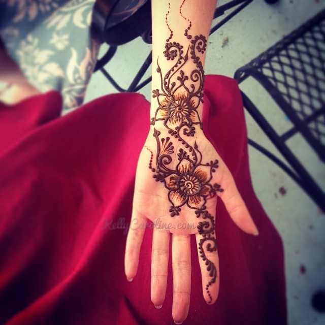 New Henna design on the palm from the finger past the wrist #henna #hennaartist #michigan #ypsilanti #ypsi #kellycaroline #mehndi #summer #privateappointment #art #artist #tattoo #tattoos #tattoodesign #flowers #drawing #vines
