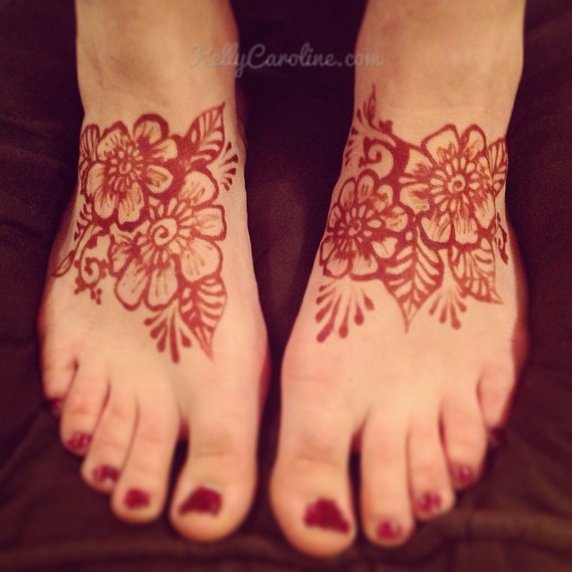 Beautiful Henna stain 2 days after application. Using fresh henna powder and pure essential oils is the way to achieve rich tones. #henna #kellycaroline #michiganhennaartist #hennastain #hennaartist #brownhenna #organic #flowers #feet #foot #foottattoos #tattoo #tattoos #tattoodesign #mehndi #ypsi #ypsilanti #michigan #art #artist #design #flowers #fashion