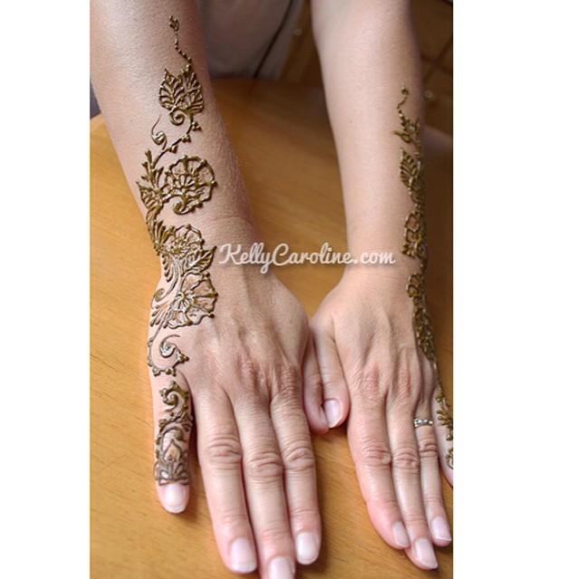 Henna for a lovely French teacher. Just in time for the first day of school. #michiganhennaartist #henna #mehndi #art #artist #kellycaroline  #french #hennadesigns #hennatattoos #tattoo #tattoos #tattoodesign #westbloomfield #michigan #nofilter