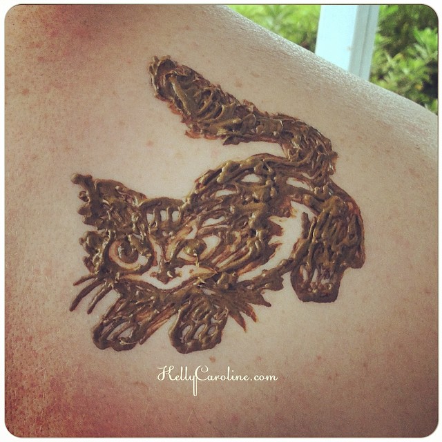 Cute little kitty cat henna tattoo #henna #kellycaroline #hennaartist #mehndi #cat #tattoo #tattoos #tattoodesign #design #art #artist #michigan #michiganhennaartist #kitty #kitten #mehndi #ypsi #ypsilanti #tats
