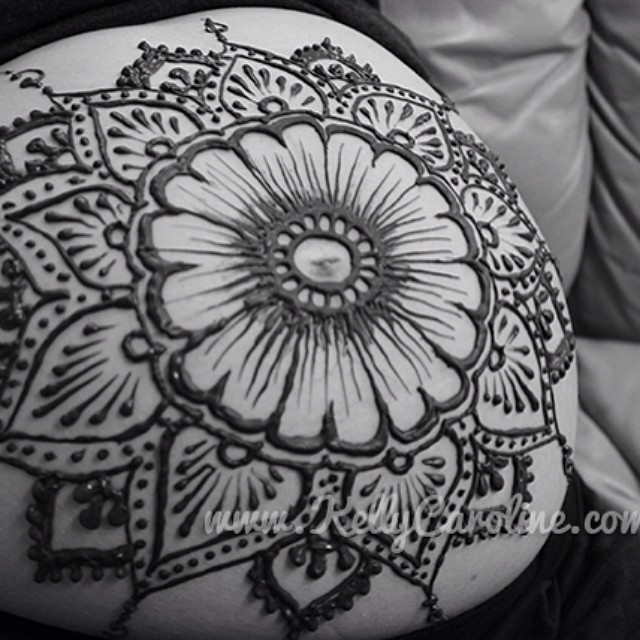 Baby belly prenatal henna design with a mandala  #henna #mehndi #pregnancy #momma #belly #tattoo #tattoos #mandala #kellycaroline #flowers #art #artist #michiganhennaartist #hennaartist #michigan #ypsilanti #ypsi