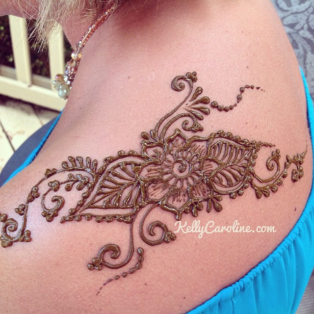 Swirly henna tattoo on the shoulder by Kelly Caroline – Michigan henna artist #henna #hennaartist #hennatattoo #tattoo #tattoos #tats #mehndi #hennadesigns #shoulder #flowers #swirly #shouldertattoos #ypsi #ypsilanti #michigan #art #artist