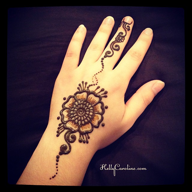 A new henna hand tattoo design – perfect for a party  #henna #mehndi #kellycaroline #hennaartist #tattoo #tattoos #hennatattoo #hennadesigns #ypsi #ypsilanti #michigan #michiganhennaartist #artist #artist #party #floral #flowers #vines #design #lavender #teatreeoil #flower #fun