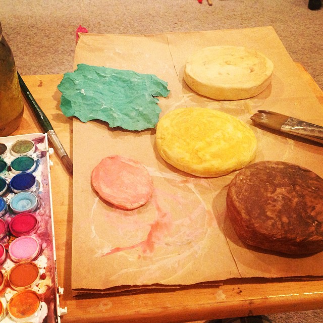Did you say you were making a clay & watercolor hamburger too? #art #artist #clay #watercolor #watercolors #prop #hamburger #50s #retro #kellycaroline #colors #paint #painting #paintbrush #food #design #fun