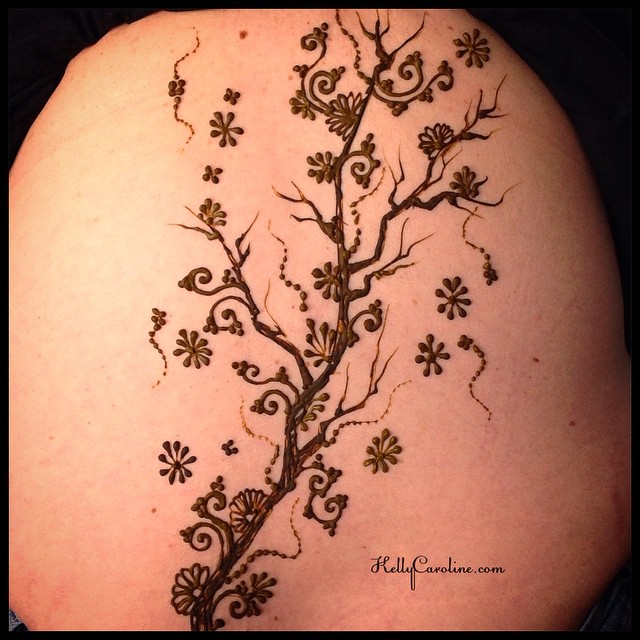 Today's private henna appointment at the salon. She wanted to test out a back tattoo inspired by a cherry blossom tree to surprise her husband for their honeymoon - so sweet  #henna #hennas #hennaartist #kellycaroline #michigan #michiganart #michiganhenna #michigrammers #ypsi #ypsilanti #annarbor #canton #drawing #tattoo #tattoos #ink #mehndi #back #cherry #cherryblossoms #flower #flowers #tree #design #designs