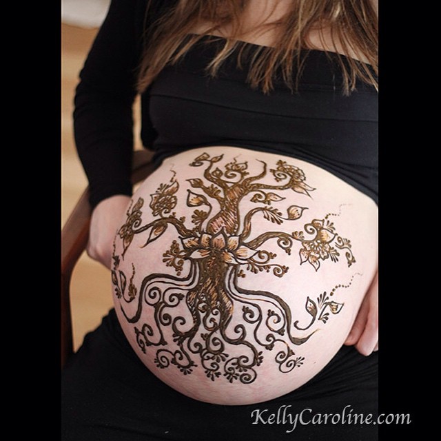 This mother wanted a tree of life henna design for her prenatal henna baby belly appointment, and also to include the same number of flowers as members of their growing family- so fun! I had done her first baby belly when she was having twins! I got to meet those beautiful girls at her next prenatal henna design appointment - i love seeing everything come full circle. #henna #mehndi #art #artist #baby #tree #treetattoo #tattoo #tattoos #flower #flowers #prenatal #pregnancy #hennaartist #hennatattoo #michigan #michigan #annarbor #ypsi #ypsilanti #blessing #twins #roots