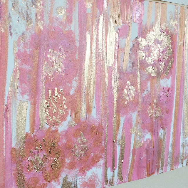 Had a pink & gold moment today. When unexpected colors mix together they can really inspire me. When the light hits this just right, it sparkles for reals  #paint #painted #painting #kellycaroline #michigan #art #artist #pink #gold #goldleaf #design #colors #drip #acrylic #paper #expression