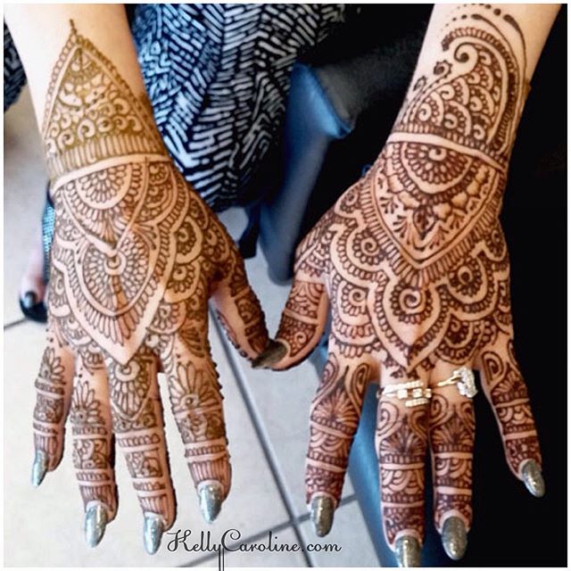 Wedding Henna design by our artist Lisse. I am loving the leaves!
