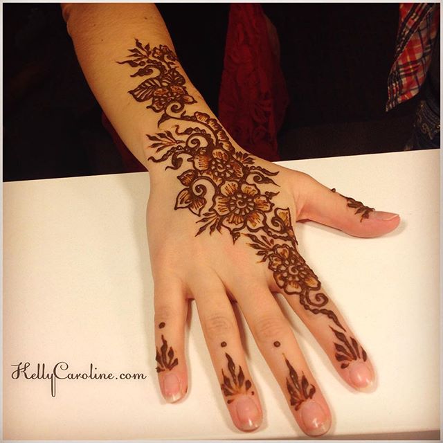 Wedding party henna tonight a fun night in Ann Arbor at the Residence Inn . Here’s a single hand, close up from today’s henna session