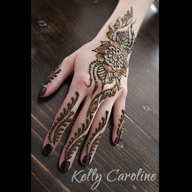 I am loving the viney fingers of this henna for @lyzz_hope – an amazing model and sweetheart