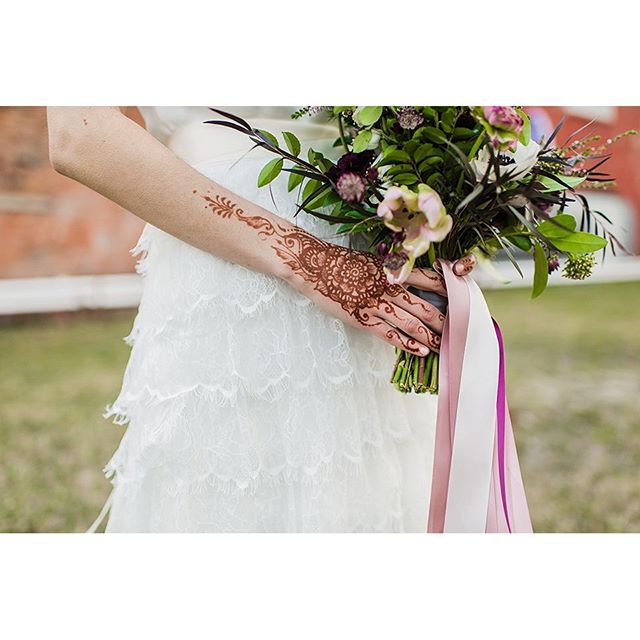 Henna design for our amazing bride @kate_and_corley photo by @chelseabphoto for #DetroitGetsMarried #kellycaroline #michigan #michiganartist #dearborn #dearbornheights #mehndi #mehndidesign #tattoo #tattoos #ink #organic #hennadesign #hennatattoo #hennatattoos #flower #flowers #wedding #bride #yoga #yogi #mandala #art #artist #ypsi #ypsilanti #detroit