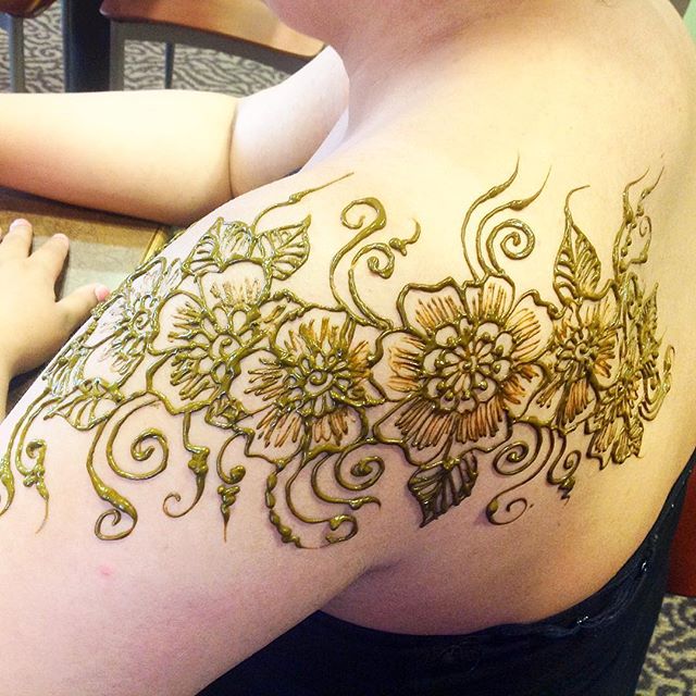 Henna tattoo off the shoulder today – private appointments available Monday-Saturday 2-5:30pm call 734-536-1705 or email kelly@kellycaroline.com