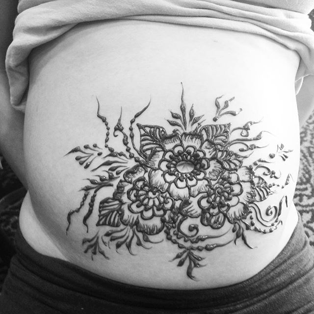 Sweet little baby bump henna design yesterday - private appointments available Monday-Saturday 2-5:30pm call 734-536-1705 or email kelly@kellycaroline.com #henna #hennas #hennaartist #kellycaroline #michigan #michiganartist #dearborn #dearbornheights #mehndi #mehndidesign #tattoo #tattoos #ink #organic #hennadesign #hennatattoo #hennatattoos #flower #flowers #yoga #yogi #mandala #art #artist #ypsi #ypsilanti #detroit #hennamichigan #pregnancy #prenatalhenna