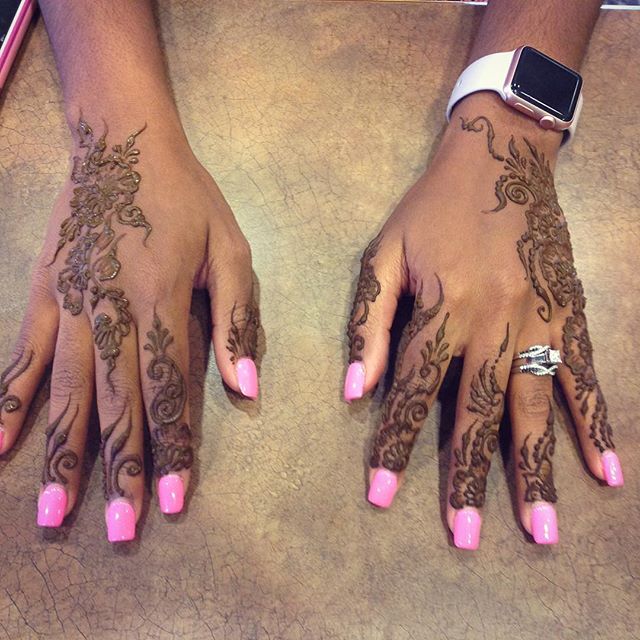 hand henna design for a fun girl today – private appointments available Monday-Saturday 2-5:30pm call 734-536-1705 or email kelly@kellycaroline.com