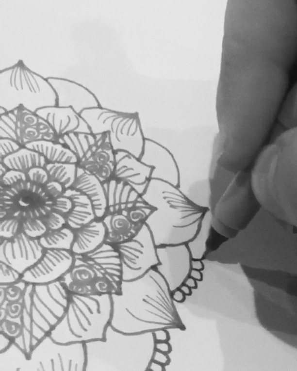 A new drawing henna design from my sketchbook on this cloudy day ️️ #tattoodesign #henna #hennas #ypsi #ypsilanti #detroit #michigan #michiganartist #kellycaroline #mehndi #mehndidesign #tattoo #tattoos #tattoodesigns #drawing #mandala #flower #flowers #ink #yoga #yogi #sketch_daily #artstagram #instartlovers #art_spotlight #justartspiration #arts_help #art_worldly #video #instavideo