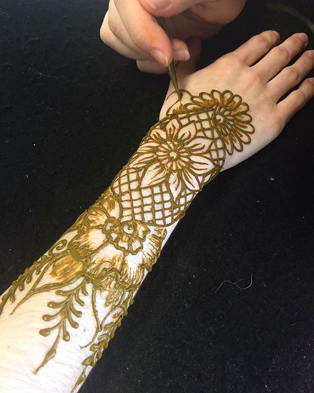 A little photo mid-session at @shilessnerphoto . . private appointments available Monday-Saturday 2-5:30pm call 734-536-1705 or email kelly@kellycaroline.com