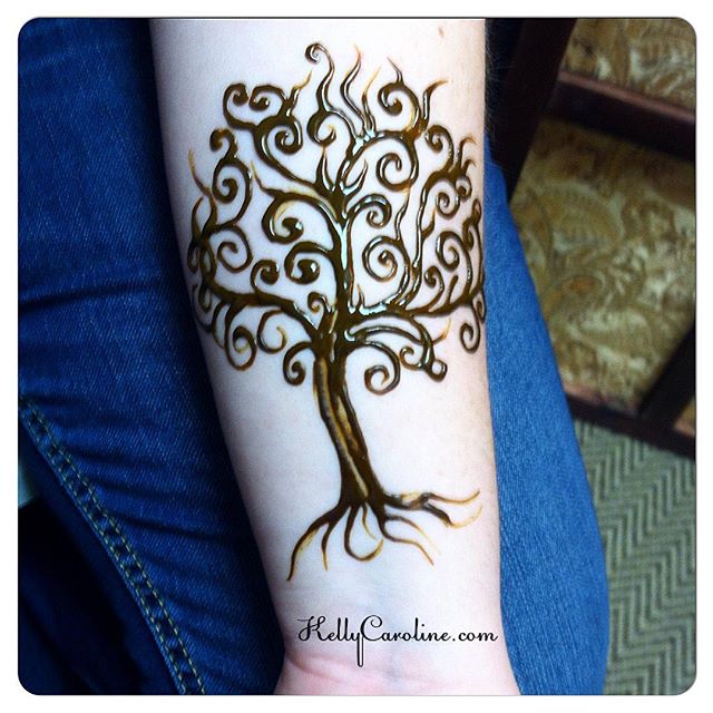 One of four private appointments this afternoon at the studio. This tree was for @sairalinde17 . . . private appointments available Monday-Saturday 2-5:30pm call 734-536-1705 or email kelly@kellycaroline.com #henna #hennas #hennaartist #kellycaroline #michigan #michiganartist #dearborn #dearbornheights #mehndi #mehndidesign #tattoo #tattoos #ink #organic #hennadesign #hennatattoo #hennatattoos #flower #flowers #yoga #yogi #mandala #ypsi #ypsilanti #detroit #birthdayparty #tree #treetattoo