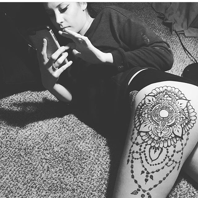 Excited to announce we have a new artist added to our team of talented ladies! Here is a sample of her work. Cara @beloved_doe has a fantastic design style and we are so happy to be adding her to our team! Grab a friend and come into the studio this week . . private appointments available Monday-Saturday 2-6:30pm call 734-536-1705 or email kelly@kellycaroline.com