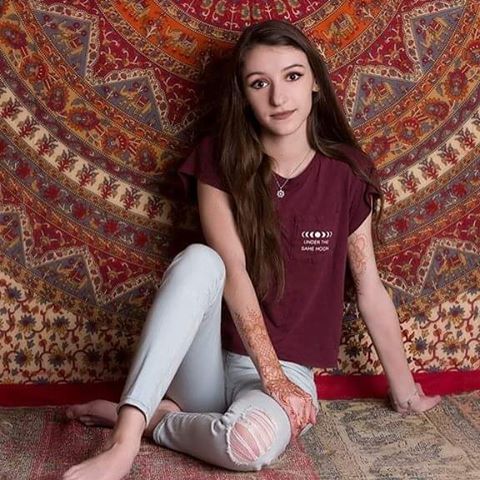 Gorgeous ladies making these henna designs shine! Photo session by @shilessnerphoto . private appointments available Monday-Saturday 2-5:30pm call 734-536-1705 or email kelly@kellycaroline.com