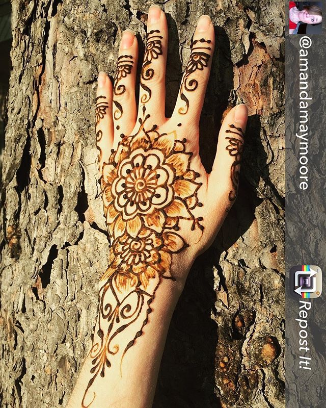 Always happy to see great client pics!! Thanks for the good conversation @amandamaymoore . . Repost from @amandamaymoore – Thanks @henna_by_kelly_caroline for the beautiful henna!! ::