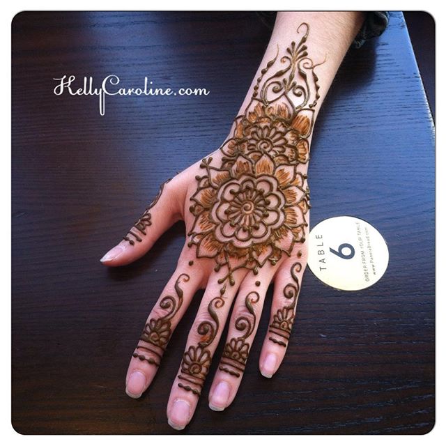 Another picture of @amandamaymoore henna today ::