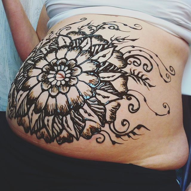Know any lovely lady who is a mama-to-be? The ideal time frame to have your baby bump decorated in natural, organic henna is 30 weeks and up. Book a session or get a gift certificate for a friend ! This pretty mama came into the studio today - so much fun! #henna #mehndi #hennatattoo #hennatattoos #artist #kellycaroline #baby #mama #babyshower #floral #flower #babybelly #babygirl #hennas #tattoo #ink #tattoos #organic #natural #michigan #ypsi #ypsilanti #mandala #bellyblessing #blessing #kids #mama #mom #pregnancy #pregnant #michiganhenna