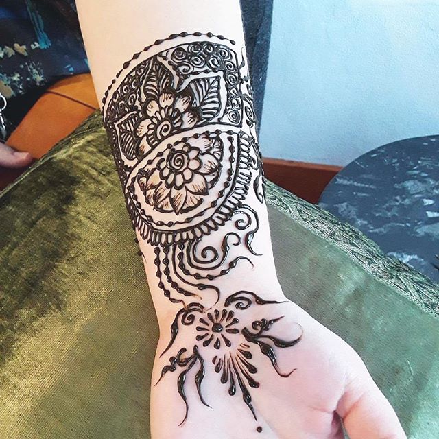 henna at the private party in the studio ::