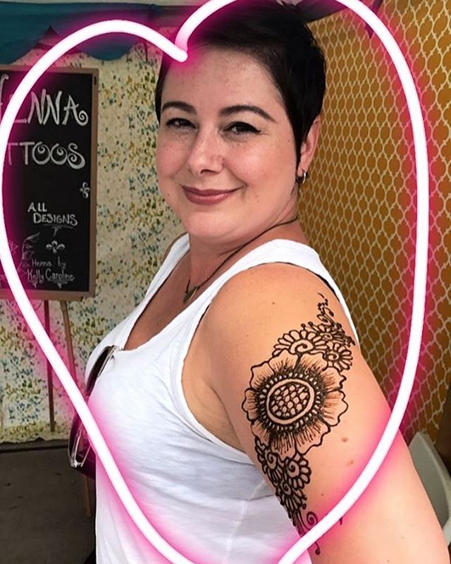 Our pretty model we borrowed from @vintagelizleather