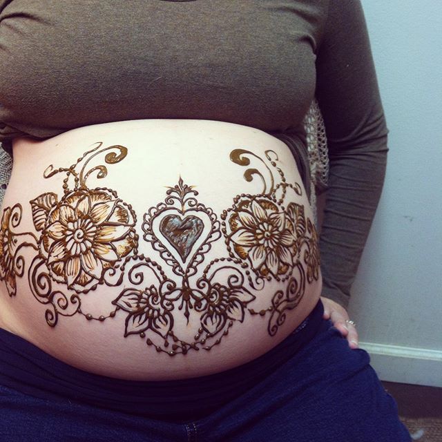 Know any lovely lady who is a mama-to-be? The ideal time frame to have your baby bump decorated in natural, organic henna is 30 weeks and up. Book a session or get a gift certificate for a friend ! This pretty mama came into the studio today - so much fun! #henna #mehndi #hennatattoo #hennatattoos #artist #kellycaroline #baby #mama #babyshower #floral #flower #babybelly #babygirl #hennas #tattoo #ink #tattoos #organic #natural #michigan #ypsi #ypsilanti #mandala #bellyblessing #blessing #kids #mama #mom #pregnancy #pregnant #michiganhenna