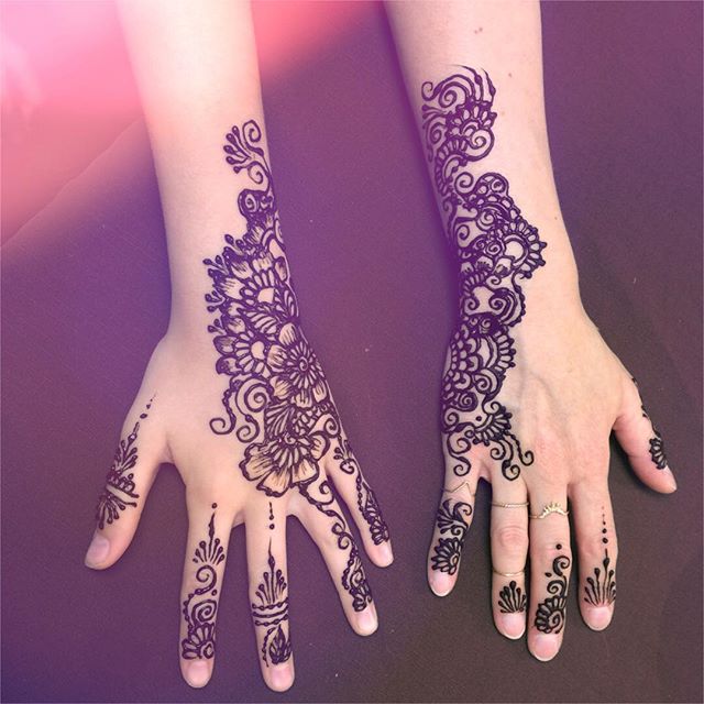 Mother Daughter fun time today in the studio ! Perfect idea for Mother's Day ‍still time to reserve your studio appointment or GIFT CERTIFICATE 734-536-1705 . #henna #hennas #hennaartist #hennaparty #kellycaroline #michigan #michiganartist #dearborn #dearbornheights #mehndi #mehndidesign #tattoo #tattoos #ink #organic #hennadesign #hennatattoo #hennatattoos #flower #flowers #yoga #yogi #mandala #ypsi #ypsilanti #detroit