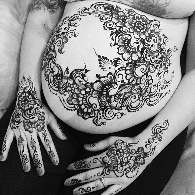 I LOVE IT when friends are pregnant and I get to go wild doing henna for them! Bonus us they are also an awesome henna artist as well ! @facepaintingrobot thank you for letting me henna you up ️. . . As a note- The ideal time frame to have your baby bump decorated in natural, organic henna is 30 weeks and up. Book a session or get a gift certificate for a friend ! #henna #mehndi #hennatattoo #hennatattoos #artist #kellycaroline #baby #mama #babyshower #floral #flower #babybelly #babygirl #hennas #tattoo #ink #tattoos #organic #natural #michigan #ypsi #ypsilanti #mandala #bellyblessing #blessing #kids #mama #mom #pregnancy #pregnant #michiganhenna
